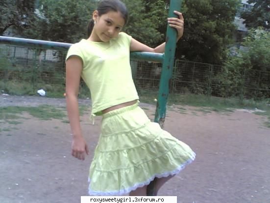 Descrie-te - hallo sunt Mihaela din Bucuresti, am 11 ani si - Sa facem cunostinta